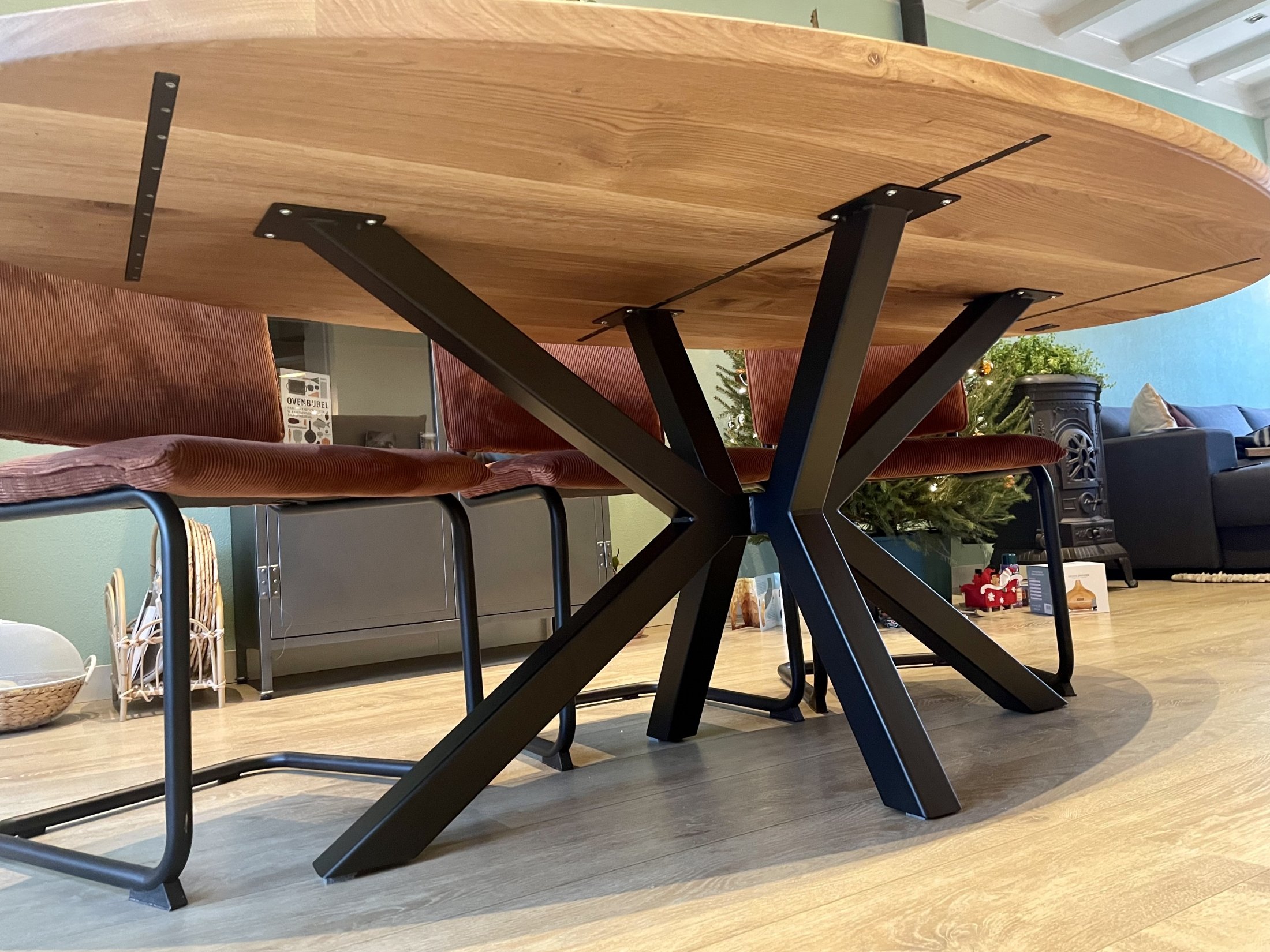 tuls-meubel-design-ovale-tafel-floor-1